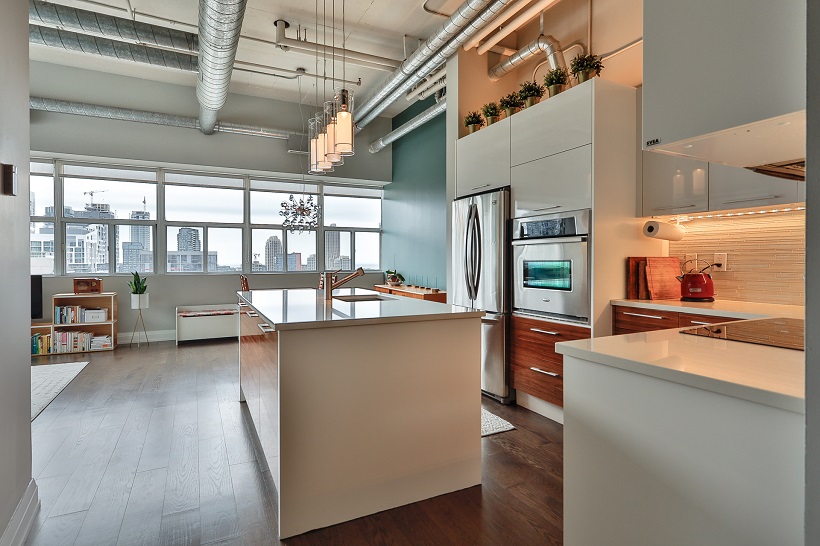 912 – 700 King Street West