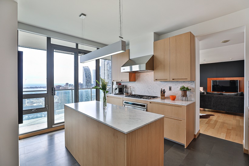 3904 – 33 Lombard Street
