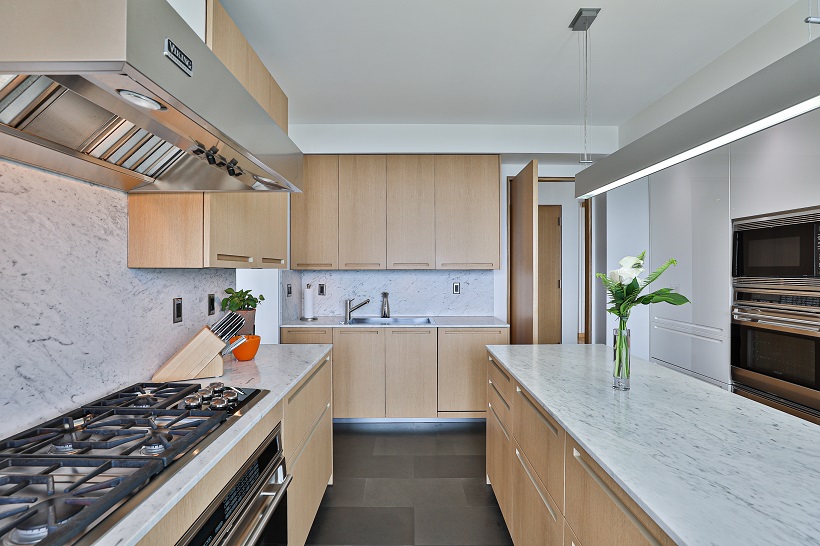3904 – 33 Lombard Street