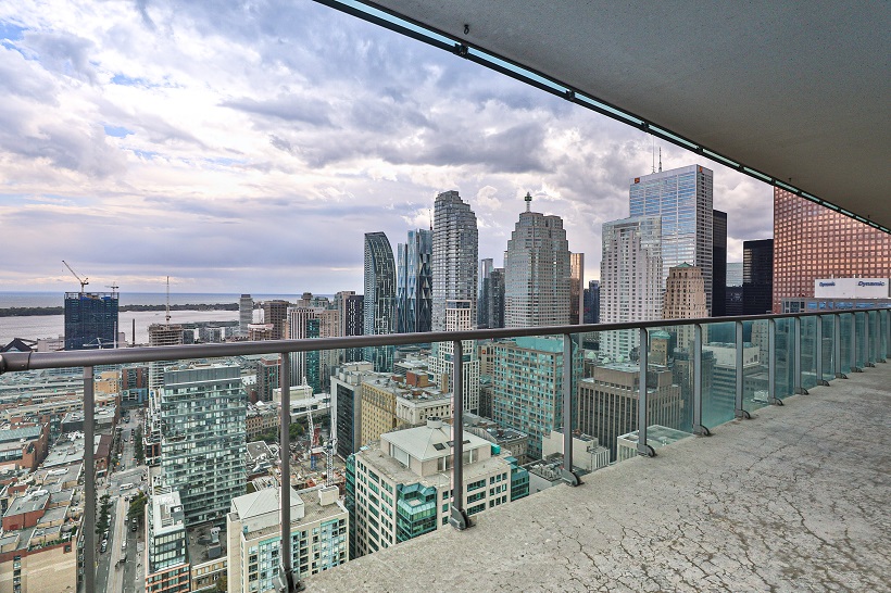 3904 – 33 Lombard Street